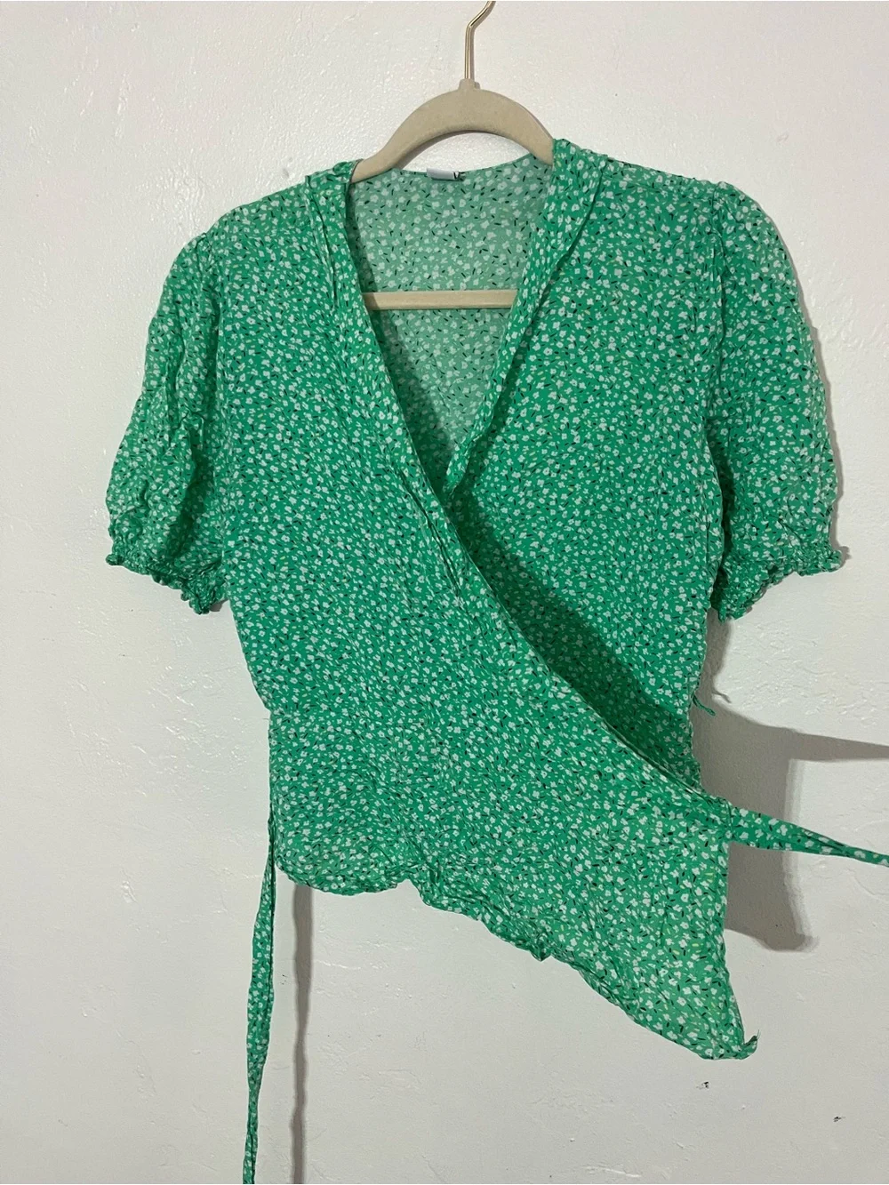 Old Navy Green Floral Micro Wrap Blouse with Belted Tie Waist V Plunge Large EUC